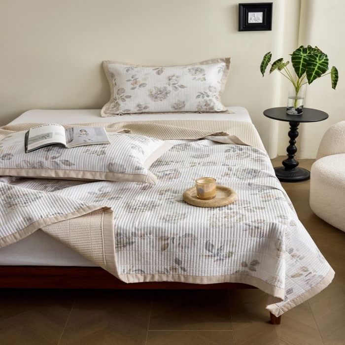 91家纺网 家纺一手货源 找家纺 黛舒家居2025新款天丝水洗印花夏被床盖三件套 蔓咖