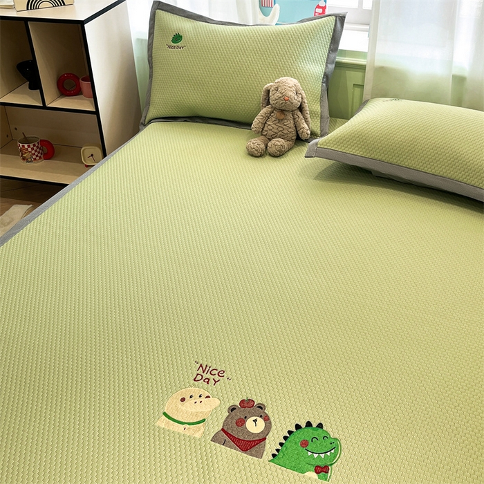 91家纺网 家纺一手货源 找家纺 启程家纺 2025春夏新款冰豆豆凉席刺绣款复合三明治三件套 好伙伴-绿