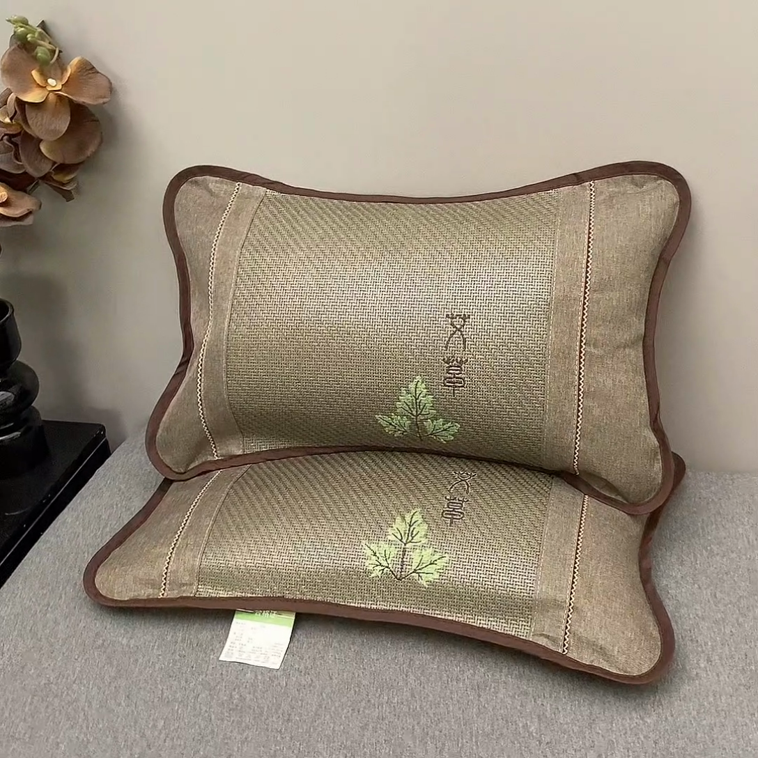 91家纺网 家纺一手货源 找家纺 纽乐家纺 2025新款夏凉凉感艾草花茶香冰藤枕芯茉莉花助睡眠枕头枕芯 艾草茶香冰藤枕-墨绿 35x55cm/只