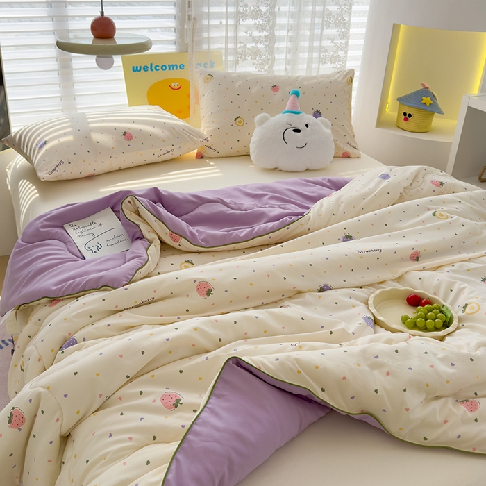 91家纺网 家纺一手货源 找家纺 美派工厂店2025新款水洗邹邹纱夏被 草莓小甜心