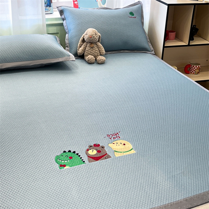 91家纺网 家纺一手货源 找家纺 启程家纺 2025春夏新款冰豆豆凉席刺绣款复合三明治三件套 好伙伴-蓝