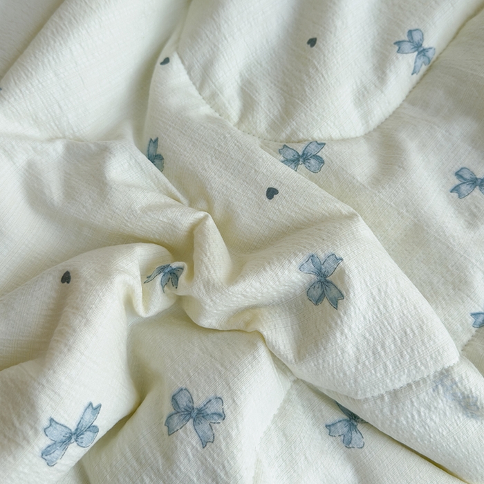 91家纺网 家纺一手货源 找家纺 慕尚 2025新款云感棉花边夏凉被空调被 蓝蝴蝶结