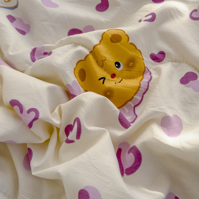 91家纺网 家纺一手货源 找家纺 美派工厂店2025新款水洗邹邹纱夏被 甜甜黄油熊