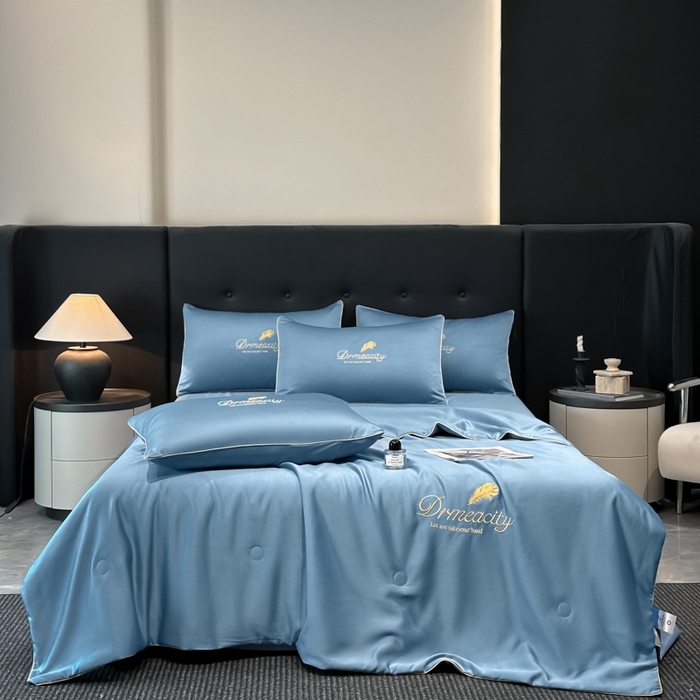 91家纺网 家纺一手货源 找家纺 牛牛家纺 2025新款水洗真丝刺绣夏被夏凉被空调被四件套 梦羽-宾利蓝