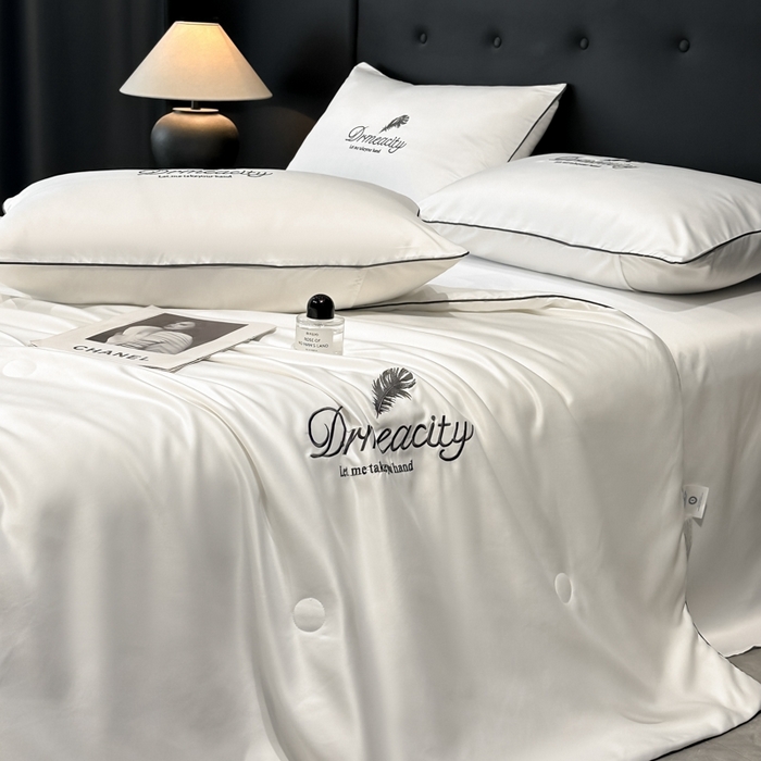 91家纺网 家纺一手货源 找家纺 牛牛家纺 2025新款水洗真丝刺绣夏被夏凉被空调被四件套 梦羽-本白