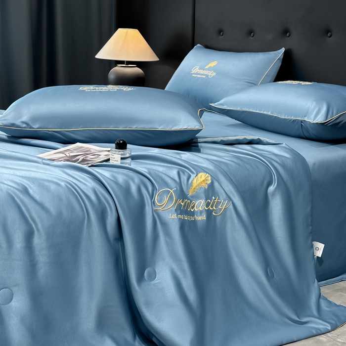 91家纺网 家纺一手货源 找家纺 牛牛家纺 2025新款水洗真丝刺绣夏被夏凉被空调被四件套 梦羽-宾利蓝