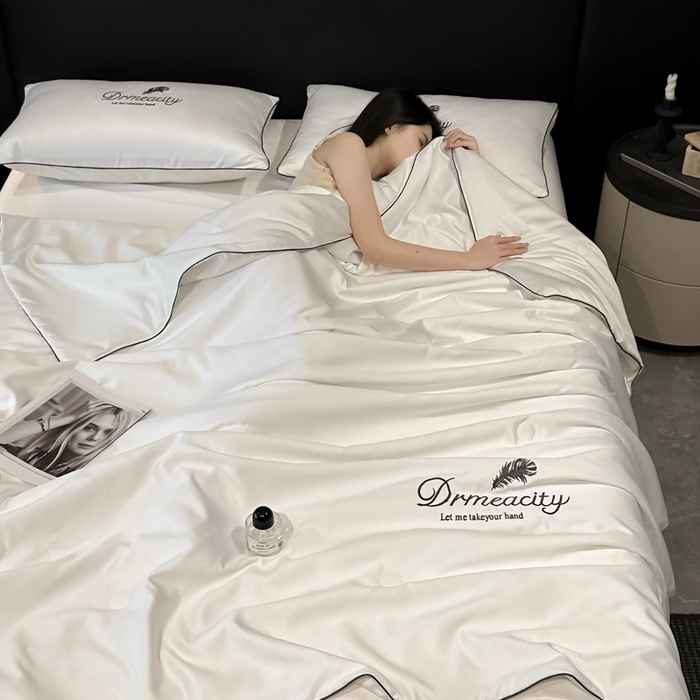 91家纺网 家纺一手货源 找家纺 牛牛家纺 2025新款水洗真丝刺绣夏被夏凉被空调被四件套 梦羽-本白