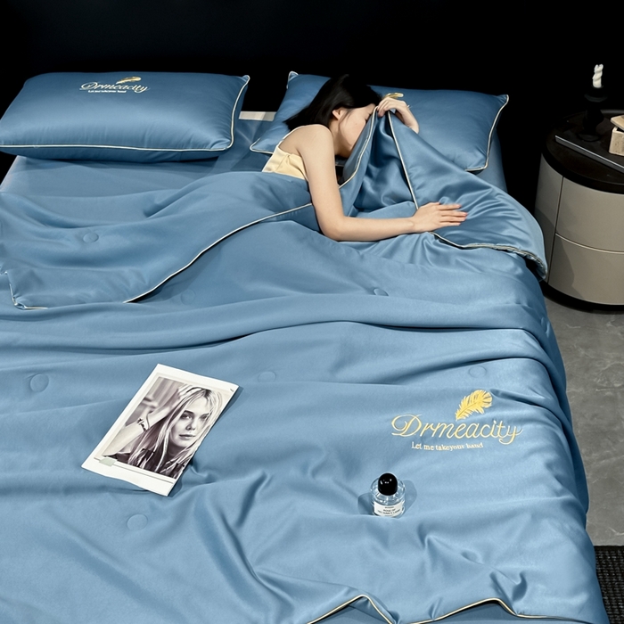 91家纺网 家纺一手货源 找家纺 牛牛家纺 2025新款水洗真丝刺绣夏被夏凉被空调被四件套 梦羽-宾利蓝