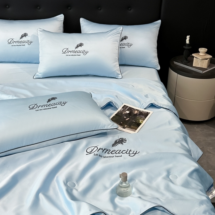 91家纺网 家纺一手货源 找家纺 牛牛家纺 2025新款水洗真丝刺绣夏被夏凉被空调被四件套 梦羽-天空蓝