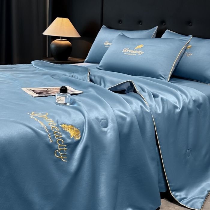 91家纺网 家纺一手货源 找家纺 牛牛家纺 2025新款水洗真丝刺绣夏被夏凉被空调被四件套 梦羽-宾利蓝