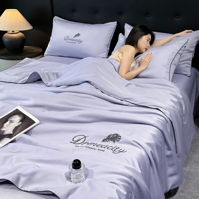91家纺网 家纺一手货源 找家纺 牛牛家纺 2025新款水洗真丝刺绣夏被夏凉被空调被四件套 梦羽-星黛紫