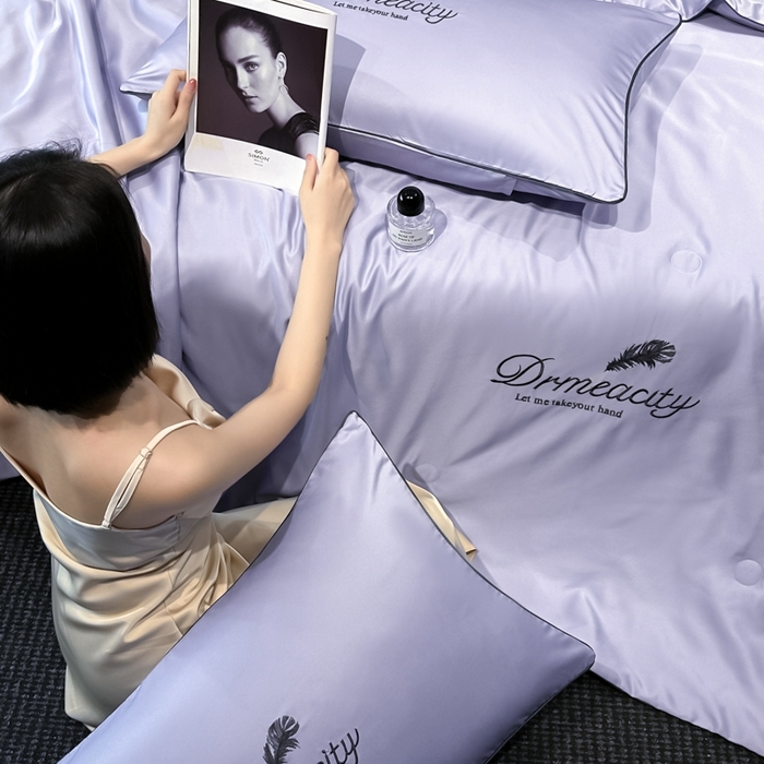 91家纺网 家纺一手货源 找家纺 牛牛家纺 2025新款水洗真丝刺绣夏被夏凉被空调被四件套 梦羽-星黛紫