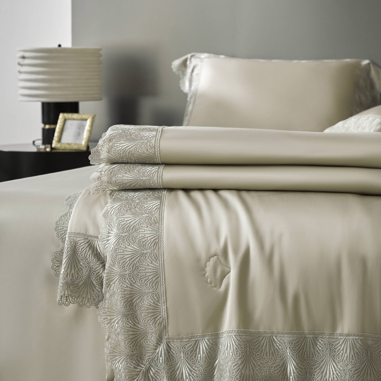 91家纺网 家纺一手货源 找家纺 （总）榻尚家居 2025春夏新款天丝棉蕾丝夏被夏凉被空调被床盖四件套-沐颜