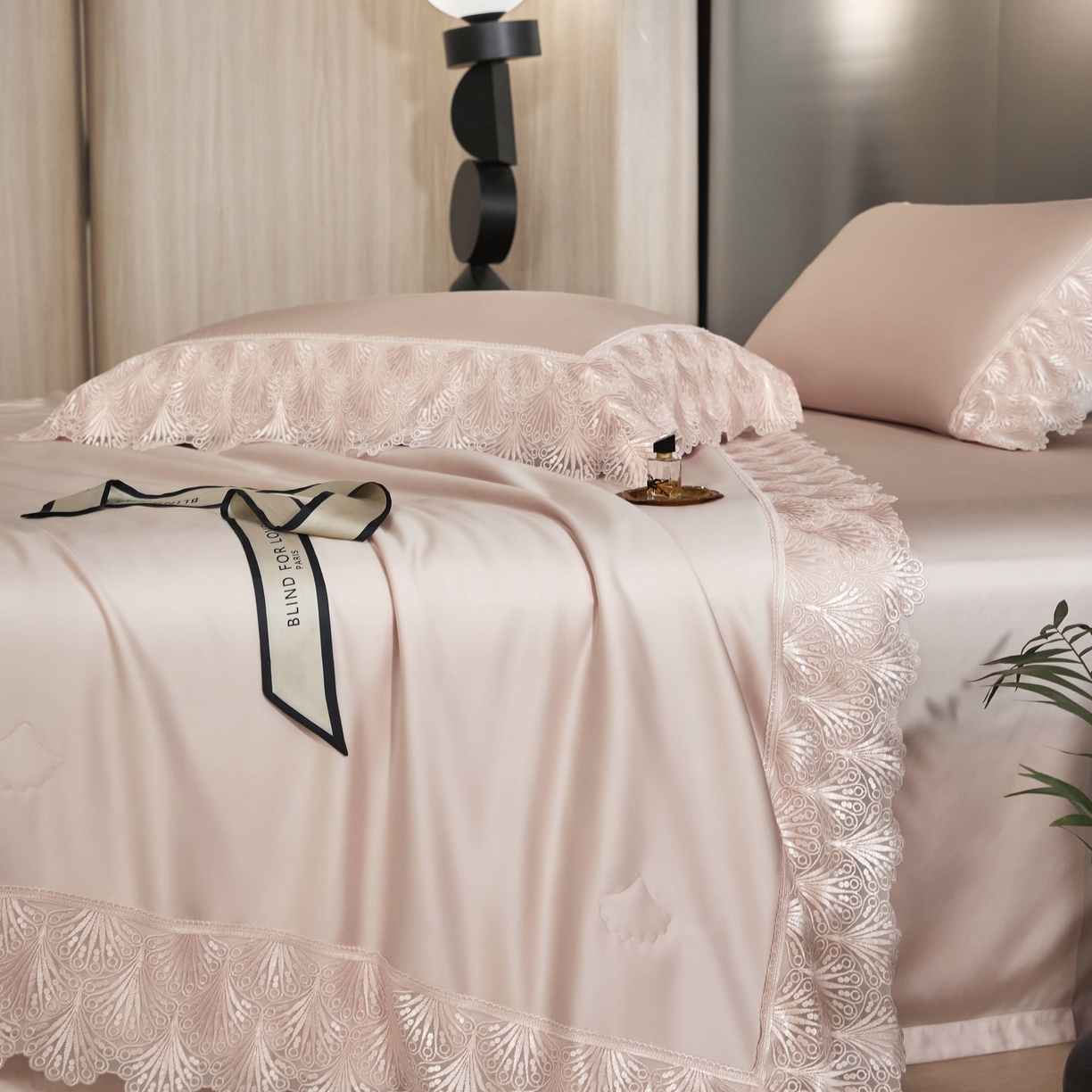 91家纺网 家纺一手货源 找家纺 榻尚家居 2025春夏新款天丝棉蕾丝夏被夏凉被空调被床盖四件套-沐颜 沐颜 玉色