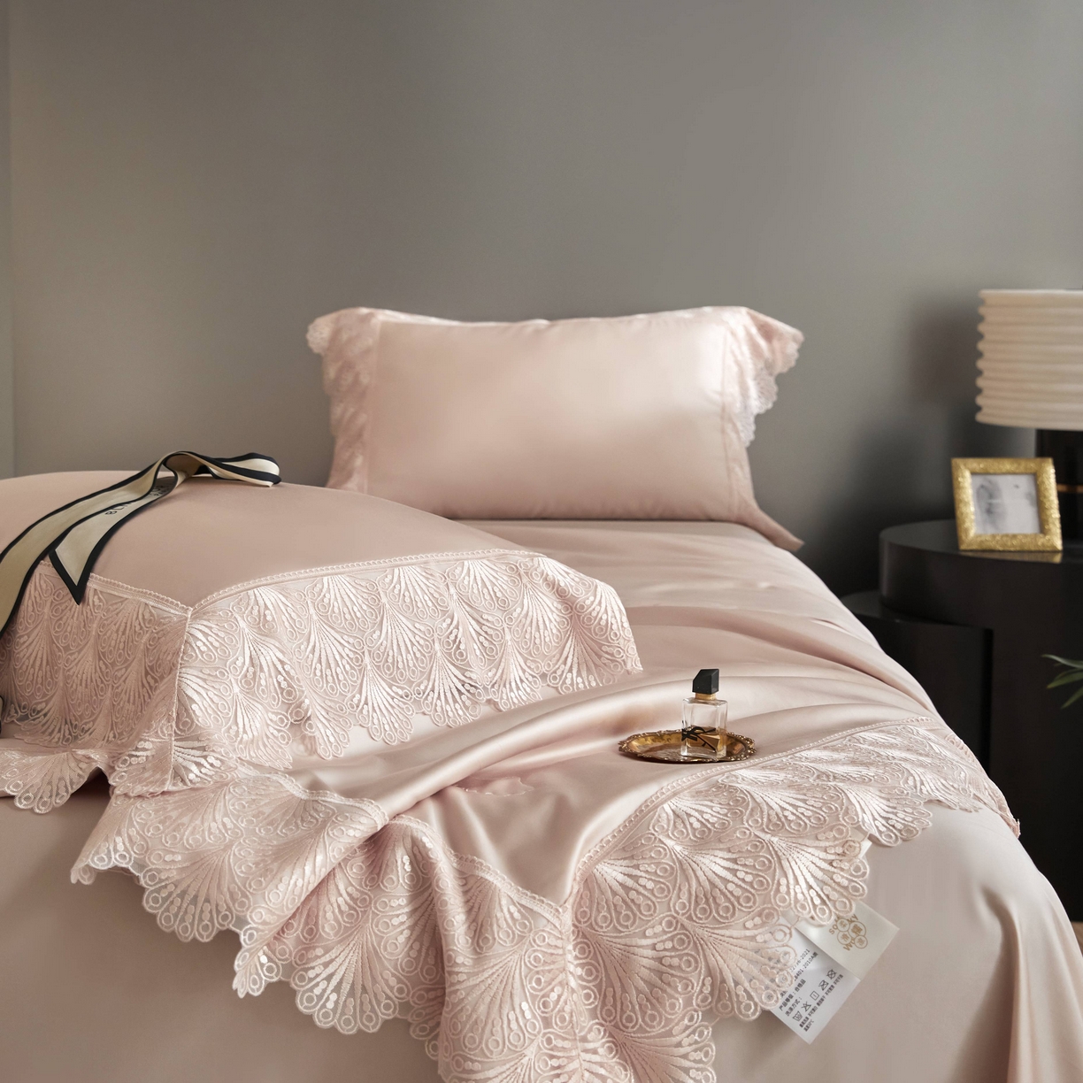 91家纺网 家纺一手货源 找家纺 榻尚家居 2025春夏新款天丝棉蕾丝夏被夏凉被空调被床盖四件套-沐颜 沐颜 玉色