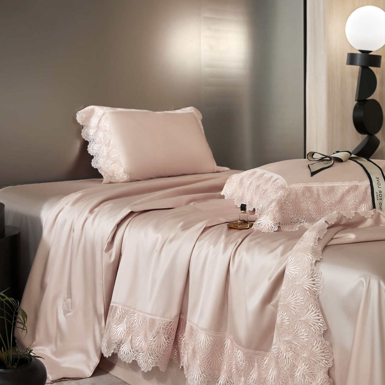 91家纺网 家纺一手货源 找家纺 榻尚家居 2025春夏新款天丝棉蕾丝夏被夏凉被空调被床盖四件套-沐颜 沐颜 玉色