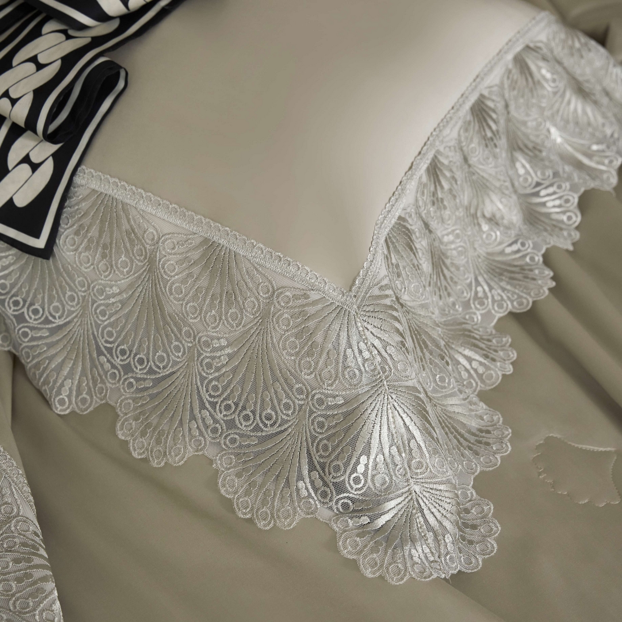 91家纺网 家纺一手货源 找家纺 榻尚家居 2025春夏新款天丝棉蕾丝夏被夏凉被空调被床盖四件套-沐颜 沐颜 金色