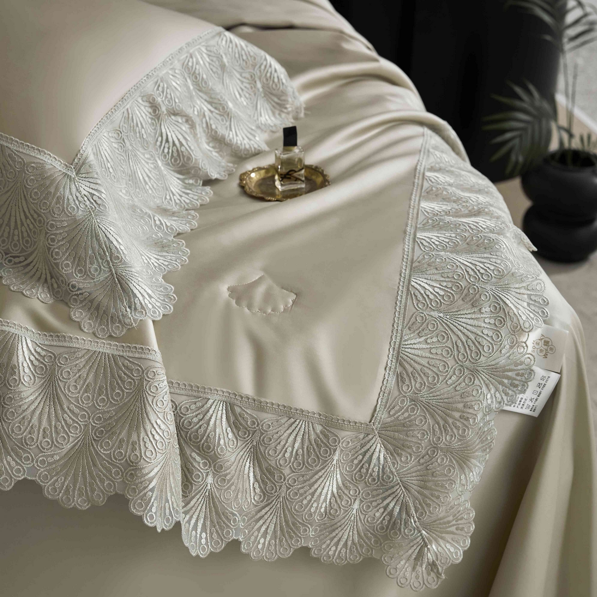 91家纺网 家纺一手货源 找家纺 榻尚家居 2025春夏新款天丝棉蕾丝夏被夏凉被空调被床盖四件套-沐颜 沐颜 金色