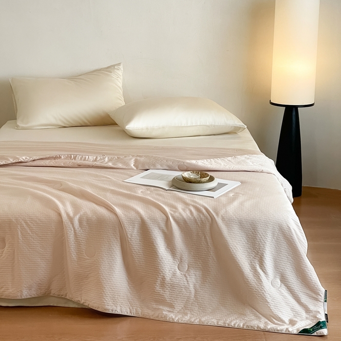 91家纺网 家纺一手货源 找家纺 茧羽世家 2025新款流光星熠系列小提花夏被被子被芯 点点金