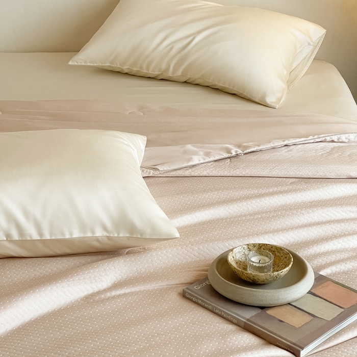 91家纺网 家纺一手货源 找家纺 茧羽世家 2025新款流光星熠系列小提花夏被被子被芯 点点金