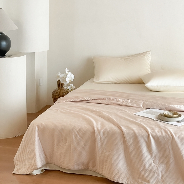 91家纺网 家纺一手货源 找家纺 茧羽世家 2025新款流光星熠系列小提花夏被被子被芯 点点金