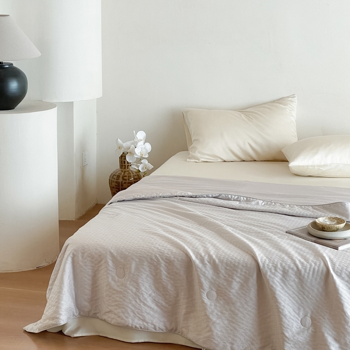 91家纺网 家纺一手货源 找家纺 茧羽世家 2025新款流光星熠系列小提花夏被被子被芯 凌格灰