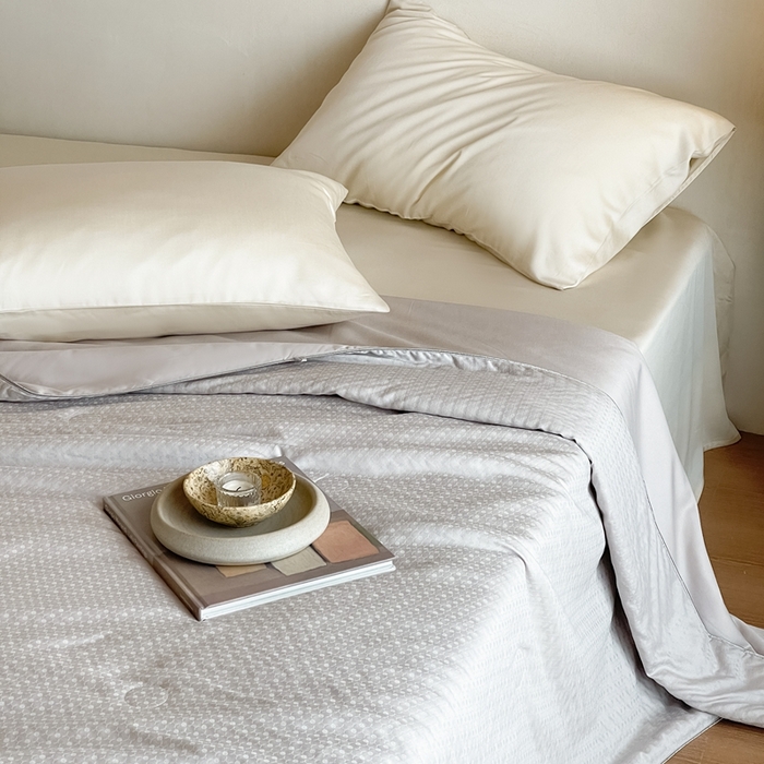 91家纺网 家纺一手货源 找家纺 茧羽世家 2025新款流光星熠系列小提花夏被被子被芯 凌格灰