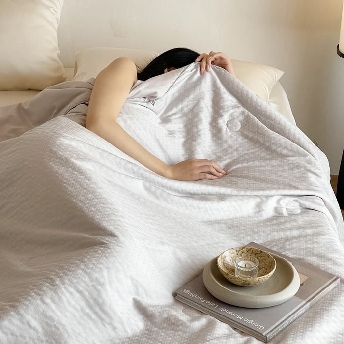 91家纺网 家纺一手货源 找家纺 茧羽世家 2025新款流光星熠系列小提花夏被被子被芯 凌格灰