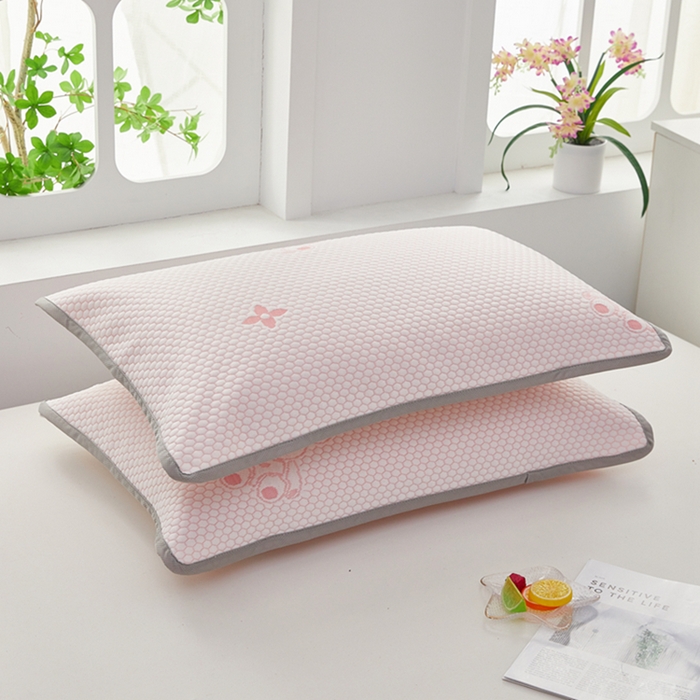 91家纺网 家纺一手货源 找家纺 翎盈家纺 2025新款夏季卡通凉感冰豆豆枕巾可水洗枕头巾单枕巾 小熊粉52x76cm/只