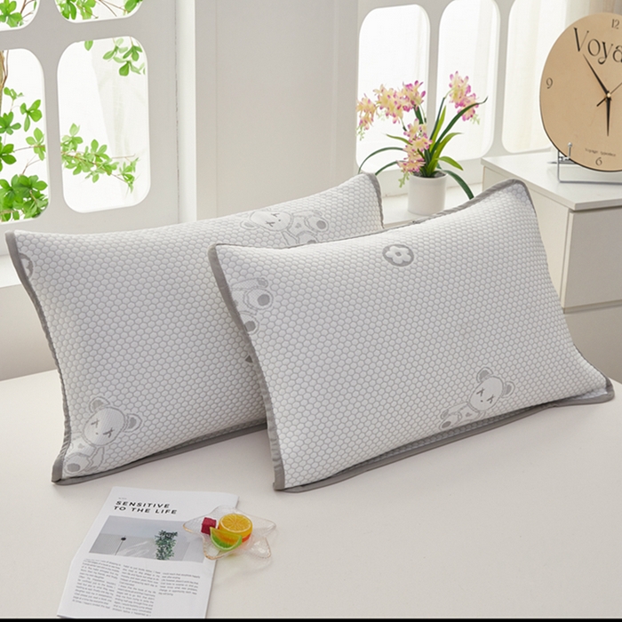 91家纺网 家纺一手货源 找家纺 翎盈家纺 2025新款夏季卡通凉感冰豆豆枕巾可水洗枕头巾单枕巾 小熊灰52x76cm/只