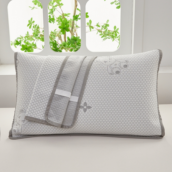 91家纺网 家纺一手货源 找家纺 翎盈家纺 2025新款夏季卡通凉感冰豆豆枕巾可水洗枕头巾单枕巾 小熊灰52x76cm/只