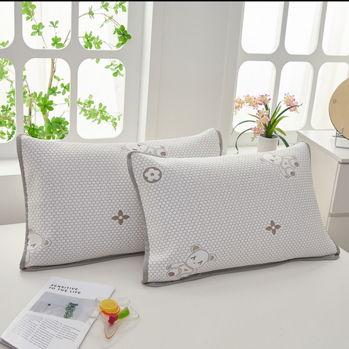 91家纺网 家纺一手货源 找家纺 翎盈家纺 2025新款夏季卡通凉感冰豆豆枕巾可水洗枕头巾单枕巾 小熊咖52x76cm/只