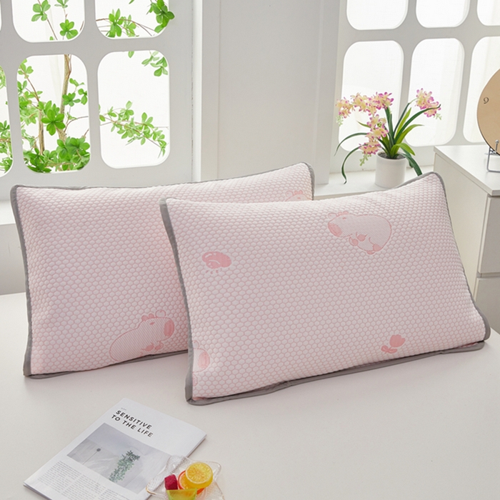 91家纺网 家纺一手货源 找家纺 翎盈家纺 2025新款夏季卡通凉感冰豆豆枕巾可水洗枕头巾单枕巾 卡皮巴拉粉52x76cm/对