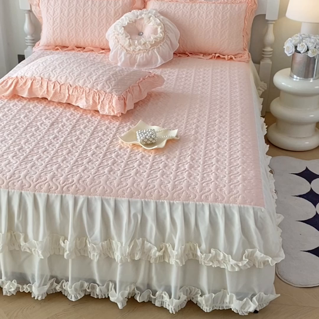 91家纺网 家纺一手货源 找家纺 （总）花香四季家纺 2025新款法式夹棉绗缝床裙单件三件套蕾丝公主风-可可甜心