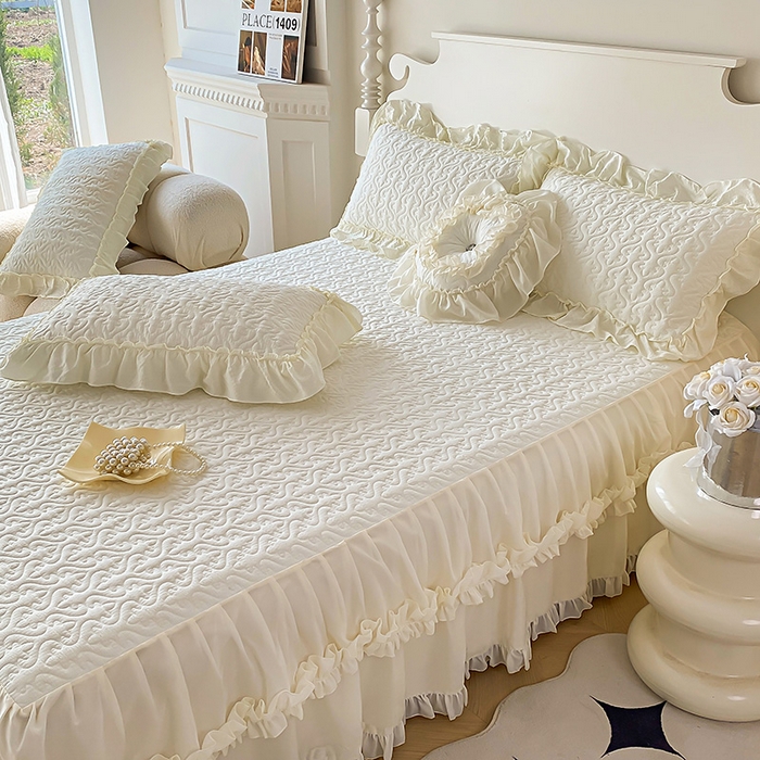 91家纺网 家纺一手货源 找家纺 花香四季家纺 2025新款法式夹棉绗缝床裙单件三件套蕾丝公主风-可可甜心 可可甜心-白