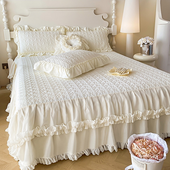 91家纺网 家纺一手货源 找家纺 花香四季家纺 2025新款法式夹棉绗缝床裙单件三件套蕾丝公主风-可可甜心 可可甜心-白