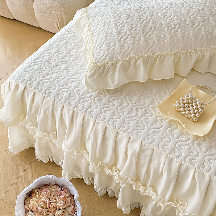 91家纺网 家纺一手货源 找家纺 花香四季家纺 2025新款法式夹棉绗缝床裙单件三件套蕾丝公主风-可可甜心 可可甜心-白