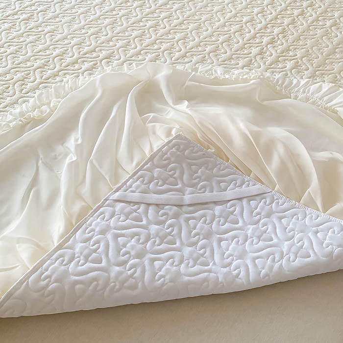 91家纺网 家纺一手货源 找家纺 花香四季家纺 2025新款法式夹棉绗缝床裙单件三件套蕾丝公主风-可可甜心 可可甜心-白