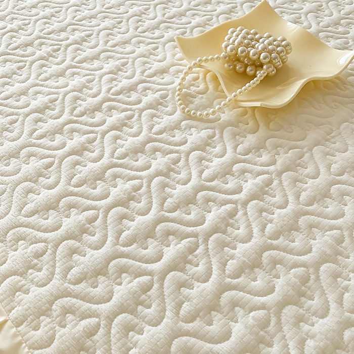 91家纺网 家纺一手货源 找家纺 花香四季家纺 2025新款法式夹棉绗缝床裙单件三件套蕾丝公主风-可可甜心 可可甜心-白