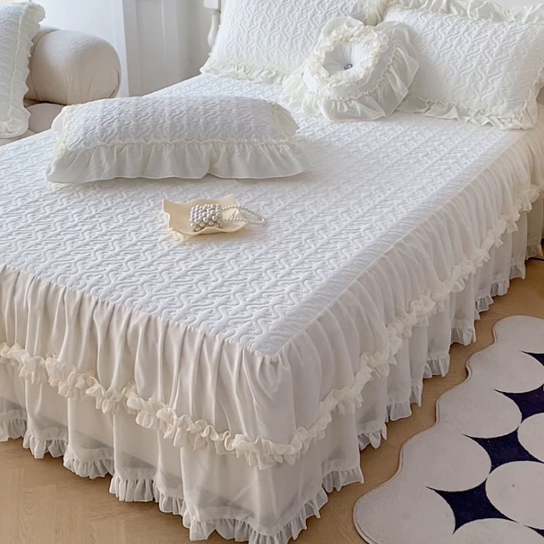 91家纺网 家纺一手货源 找家纺 花香四季家纺 2025新款法式夹棉绗缝床裙单件三件套蕾丝公主风-可可甜心 可可甜心-白