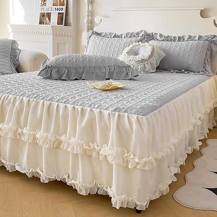 91家纺网 家纺一手货源 找家纺 花香四季家纺 2025新款法式夹棉绗缝床裙单件三件套蕾丝公主风-可可甜心 可可甜心-灰