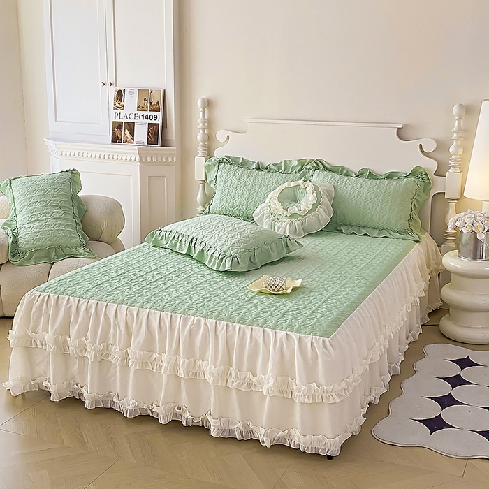 91家纺网 家纺一手货源 找家纺 花香四季家纺 2025新款法式夹棉绗缝床裙单件三件套蕾丝公主风-可可甜心 可可甜心-绿