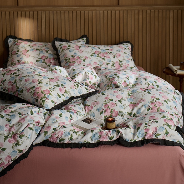 91家纺网 家纺一手货源 找家纺 蓝邻家纺 2025新款全棉纯棉双层纱绉绉花边四件套系列 花漾流年