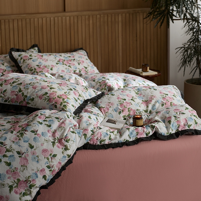 91家纺网 家纺一手货源 找家纺 蓝邻家纺 2025新款全棉纯棉双层纱绉绉花边四件套系列 花漾流年