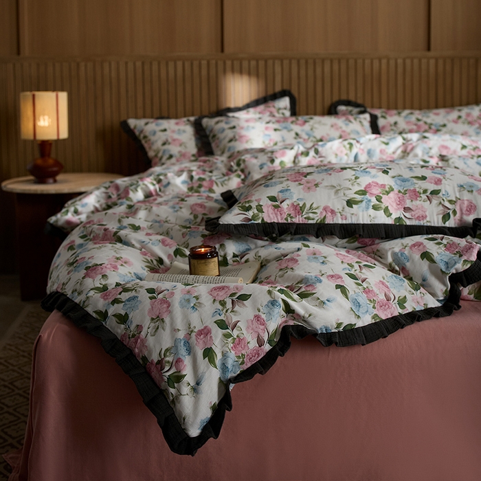 91家纺网 家纺一手货源 找家纺 蓝邻家纺 2025新款全棉纯棉双层纱绉绉花边四件套系列 花漾流年