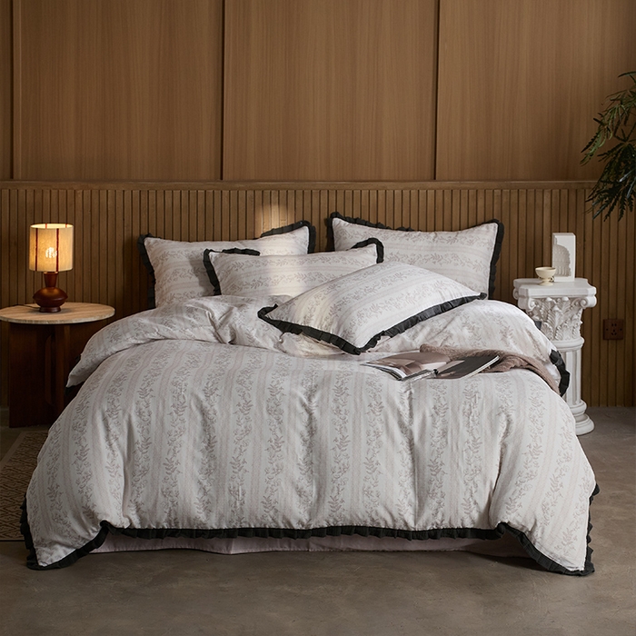 91家纺网 家纺一手货源 找家纺 蓝邻家纺 2025新款全棉纯棉双层纱绉绉花边四件套系列 独步春