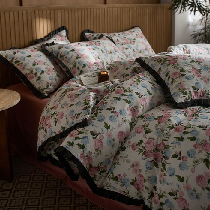 91家纺网 家纺一手货源 找家纺 蓝邻家纺 2025新款全棉纯棉双层纱绉绉花边四件套系列 花漾流年