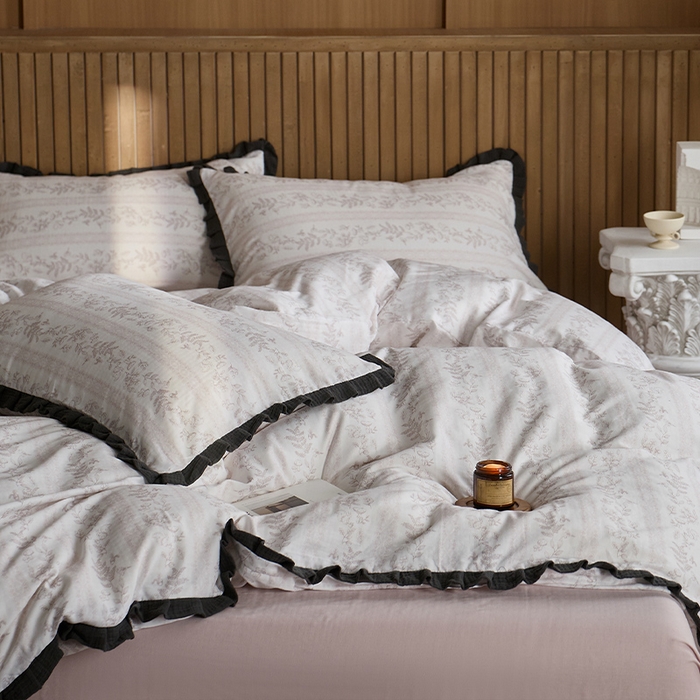 91家纺网 家纺一手货源 找家纺 蓝邻家纺 2025新款全棉纯棉双层纱绉绉花边四件套系列 独步春