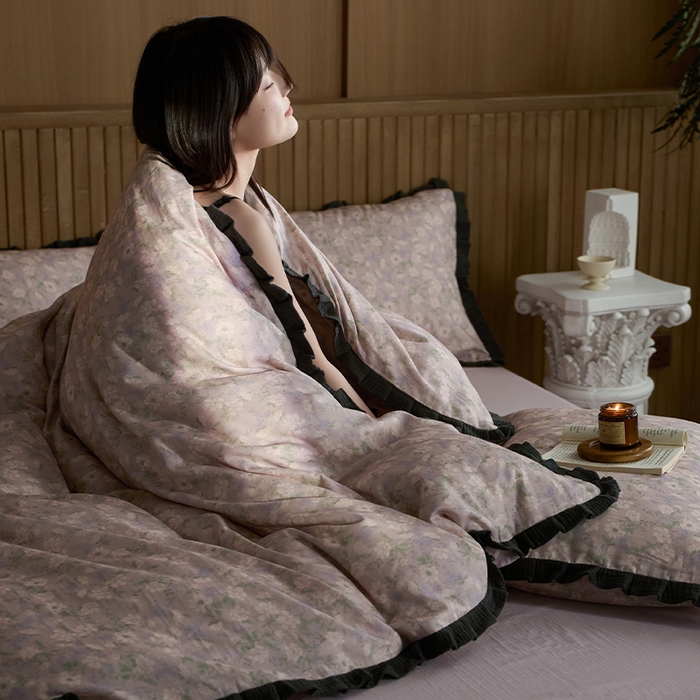 91家纺网 家纺一手货源 找家纺 蓝邻家纺 2025新款全棉纯棉双层纱绉绉花边四件套系列 采薇