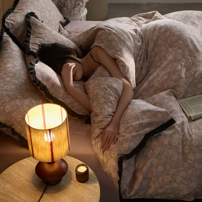 91家纺网 家纺一手货源 找家纺 蓝邻家纺 2025新款全棉纯棉双层纱绉绉花边四件套系列 采薇